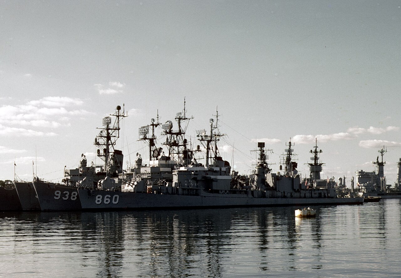 USS McCaffery (DD-860)